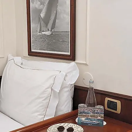 ホテル Costa Do Sal Boat Lounge 4*