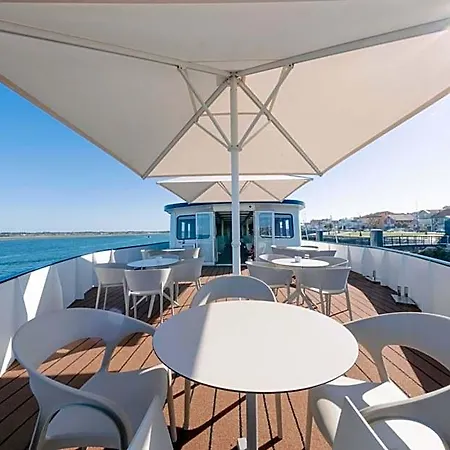 ホテル Costa Do Sal Boat Lounge 4*